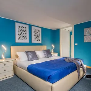 Navona Blue Daire Roma